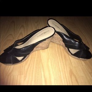Black wedge